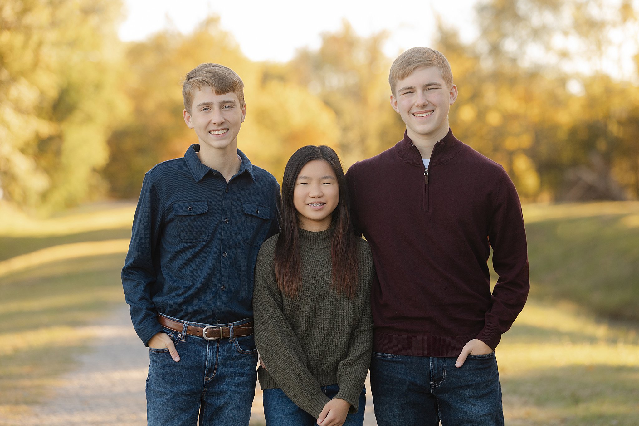 Outdoor family photos with older kids in Benton Louisiana