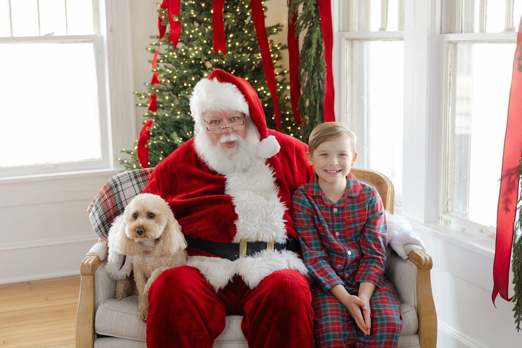Shreveport–Bossier Santa photography with kids of all ages.